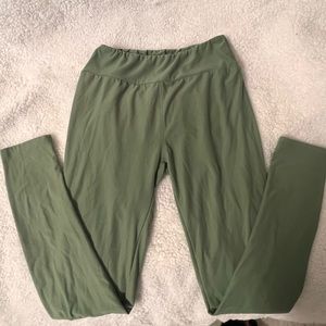 Green leggings